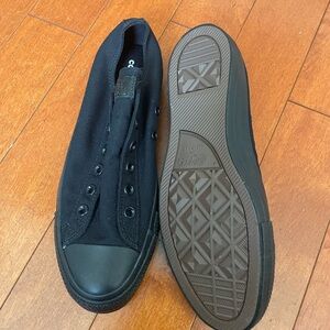 Unisex Converse shoes, no laces, black, women’s size 10 , men’s size 8